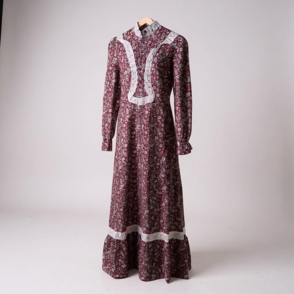 🙈SOLD🙈 Floral Victorian Inspo Dress - Picture 1 of 5